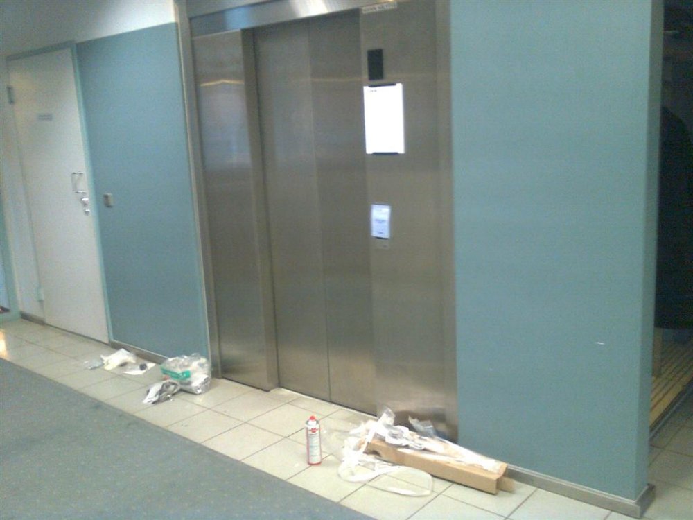 rotisko_odottaa_uusia_ovia.jpg}